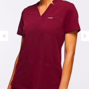 Jaanuu Scrub Top size XL in color Wine